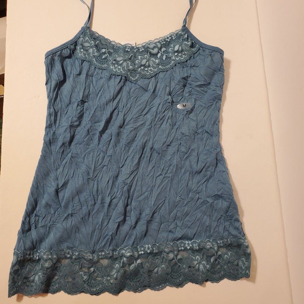 ❤SOLD❤ NWT Maurices Crinkle Lace Tank Top - Picture 2 of 6